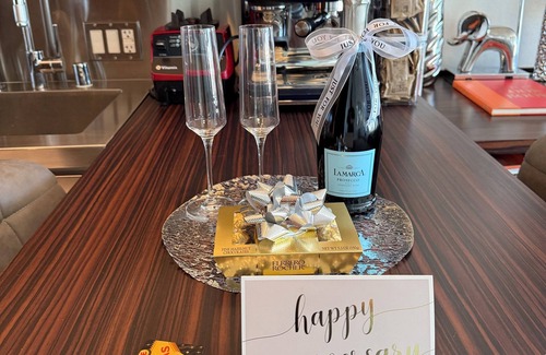 Las Vegas Apartment | Luxury Palms Place Suite Balcony Views, 2 Pools & Jacuzzi Access