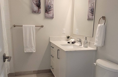 Halifax Apartment | Luxury Panorama Family-Sized Suite. 15 Minutes to Downtown!