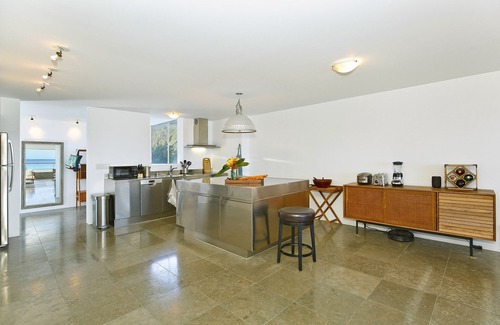 Diamond Head - Kapahulu - St. Louis Condo | Luxury panoramic Oceanfront Views on Oahu's Gold Coast! FREE Parking & Wi-Fi!