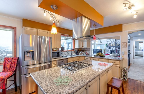 Spokane House | Luxury Panoramic View Home