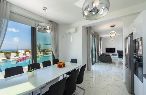 Paphos Villa | Luxury Paphos Villa | Villa Aldebaran | 5 Bedroom Villa | Private Swimming Pool.