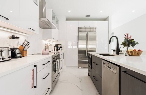 Colee Hammock House | Luxury Paradise Walk to Las Olas -5 Mins to Beach