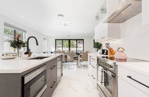 Victoria Park House | Luxury Paradise, walk to Las Olas -5 mins to Beach