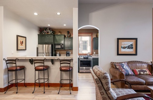 Park Meadows House | Luxury Park City Escape – Townhome Close to Dining & Trails | Private Hot tub