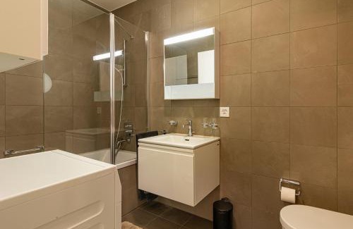Les Eaux-Vives Apartment | Luxury Parkside Suite