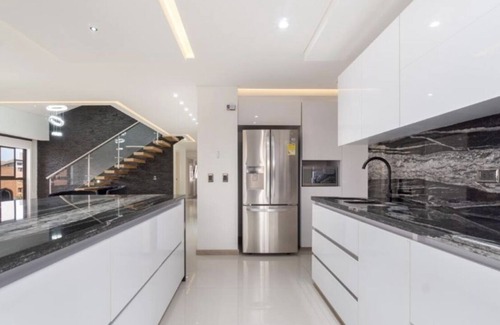 Los Naranjos Apartment | LUXURY PENT HOUSE