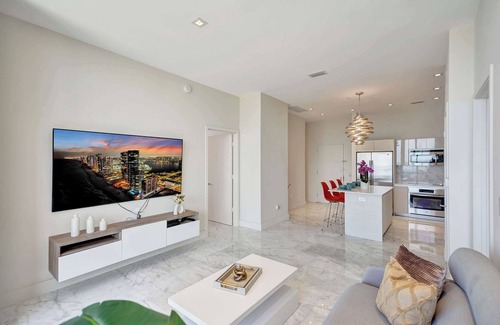 Hallandale Beach Apartment | Luxury Penthouse ocean and cannal view 33fl