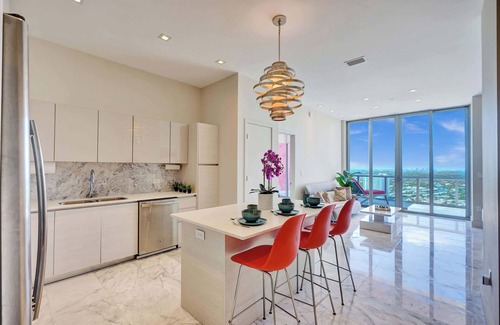 Hallandale Beach Apartment | Luxury Penthouse ocean and cannal view 33fl