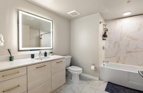 Pico Apartment | Luxury Penthouse 2-BR - with Pool & Gym Access