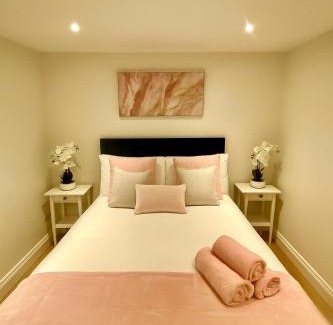 West Hill Apartment | Luxury Penthouse 3-Bedrooms Private