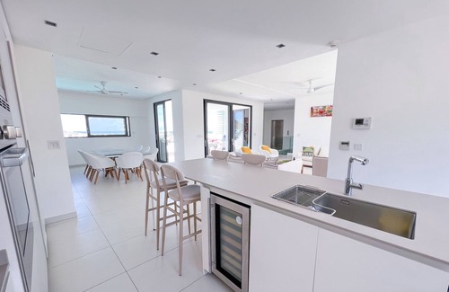 Simpson Bay Apartment | Luxury penthouse · Cole Bay · Lagoon view & pool