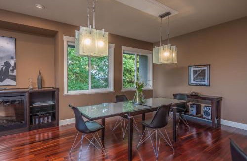 Regional District of Nanaimo Apartment | Luxury Penthouse Downtown Nanaimo