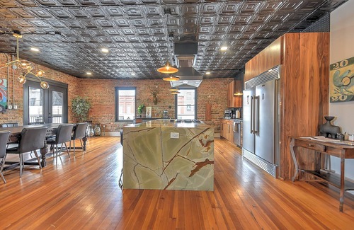 Bristol House | Luxury Penthouse in Downtown Bristol + Cool Patio Sleeps 10 Near Casino/BMS