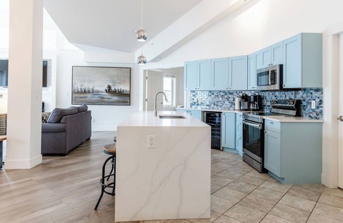 Westbank Apartment | Luxury Penthouse Lakefront Pool Hot Tub