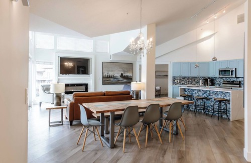 Westbank Apartment | Luxury Penthouse Lakefront Pool Hot Tub