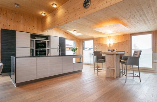 Woergl Apartment | Luxury penthouse near centre, sauna and ski bus