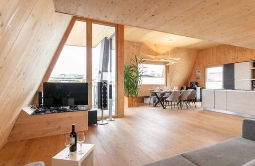 Woergl Apartment | Luxury penthouse near centre, sauna and ski bus