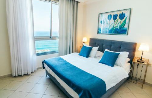 Haifa Apartment | Luxury Penthouses with Jacuzzi for 8 people on the beach by Almog Beach Haifa Apartments