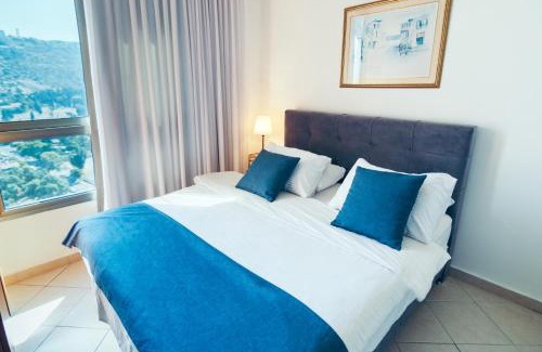 Haifa Apartment | Luxury Penthouses with Jacuzzi for 8 people on the beach by Almog Beach Haifa Apartments