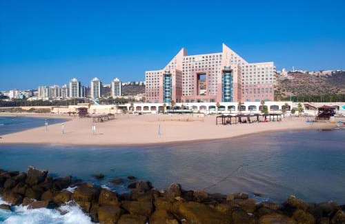 Haifa Apartment | Luxury Penthouses with Jacuzzi for 8 people on the beach by Almog Beach Haifa Apartments