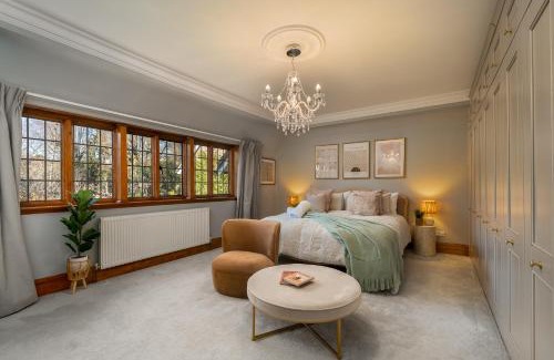 Watford Apartment | Luxury Period 7 Bed Mansion near Warner Bros