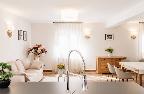 Trilj Villa | Luxury pet-friendly Split villa with pool, jacuzzi, sauna, gym - Enofilia Trilj