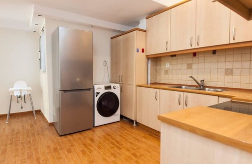 Pasalimani Apartment | Luxury Pireas Stay New 2BR Urban Escape