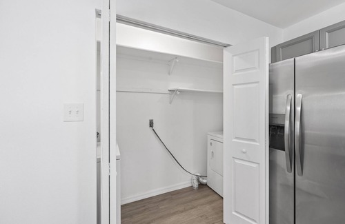 Charlotte Harbor Apartment | Luxury Place - 23017, one block away from Bayshore Park. 3/4 ml of Punta Gorda.