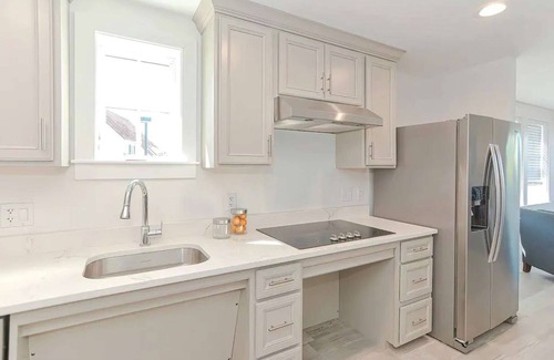 Plymouth Cultural District Condo | Luxury Plymouth Waterfront Condo with Balcony
