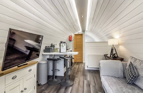 Gunthorpe Cottage | Luxury pod, perfect for two people seeking a romantic and relaxing break.