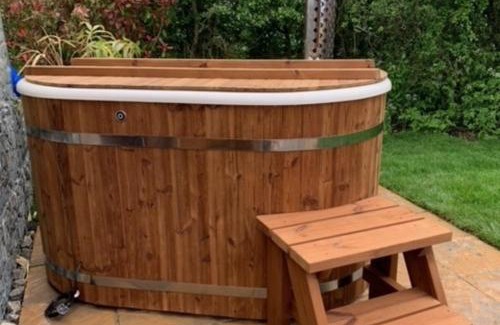 Minster on Sea House | Luxury Pod-Sleeps 2-Hot Tub-Pets-Garden