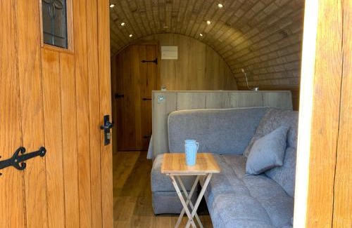 Minster on Sea House | Luxury Pod-Sleeps 2-Hot Tub-Pets-Garden