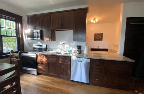 Point Breeze Apartment | Luxury Point Breeze with Off-street Parking
