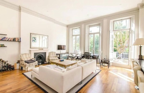 West Point Grey Villa | Luxury Point Grey Estate with Pool & Tennis court