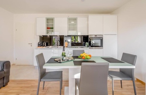 Strozanac Apartment | Luxury pool and sauna accommodation in Podstrana