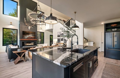 Gatlinburg - Pigeon Forge Cabin | Luxury Pool Cabin | Boho Vibes + Great Smoky Views