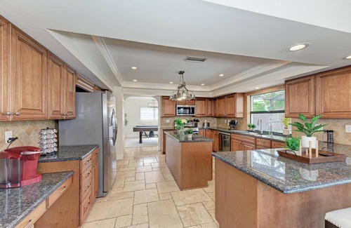 Tampa House | ★Luxury Pool Home - Great Location - Spacious- Mini Bar - BBQ Grill☆