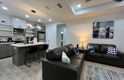 Harlingen House | Luxury Pool Oasis w/Tesla Charger*Walk to Hospital
