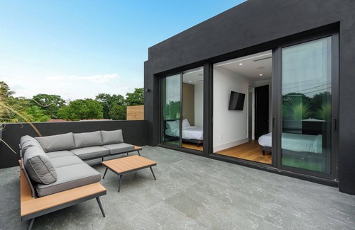 Buena Vista House | Luxury, Pool, Pool Table, Backyard, Grill, Near Little Haiti & Design District