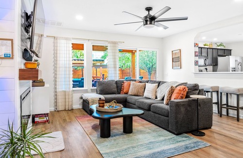 Montopolis House | Luxury Pool & Spa Oasis | 5mi to Downtown ATX