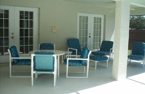 Greater Groves House | Luxury Pool Villa 4BR/3BA South Facing, Privacy, 10min Disney