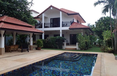 Ko Lanta Villa | Luxury Pool Villa at Long Beach - Large and well furnished