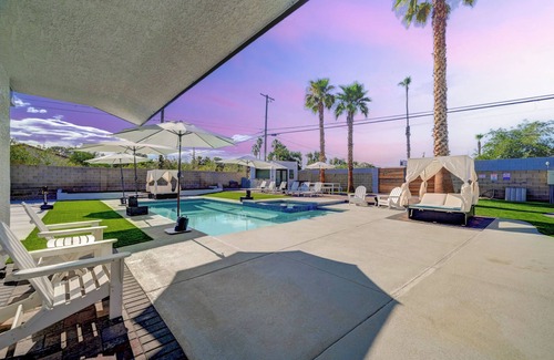 Spring Valley Villa | Luxury Poolside Cabana Retreat - Spa-Casita-GlowPits-MiniGolf-BBQ