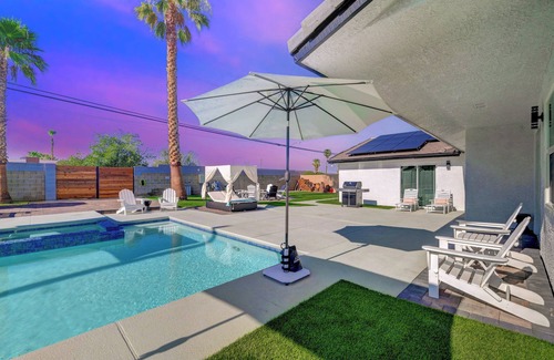 Spring Valley Villa | Luxury Poolside Cabana Retreat - Spa-Casita-GlowPits-MiniGolf-BBQ