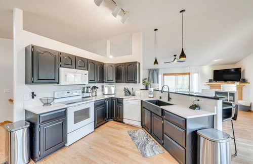 Sun Prairie Condo | Luxury 'Prairie Retreat': 5 Min from Madison!