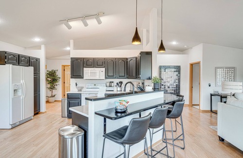Sun Prairie Condo | Luxury 'Prairie Retreat': 5 Min from Madison!