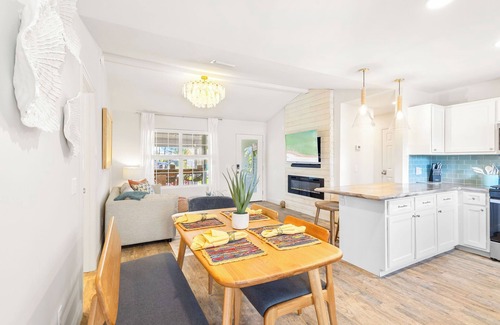 Riviera Beach House | Luxury Private Pool + 8-min Walk to Beach, Fast WiFi + Family Friendly