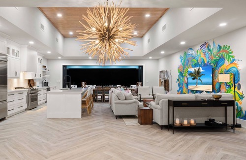 Farmer's Hill Villa | Luxury Private Beachfront Villa w/Infinity Pool in The Bahamas for 14 people