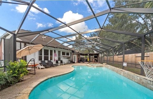 Barker House | Luxury private enclosed pool spa king bed