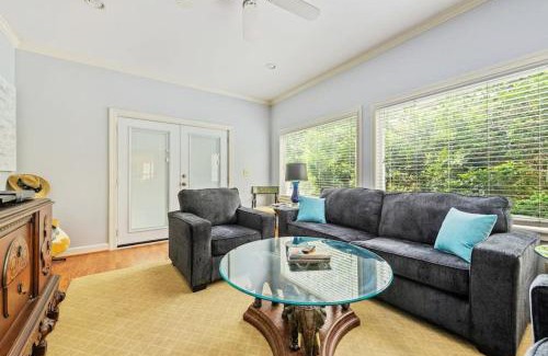 Columbia House | Luxury Private Home Near USC